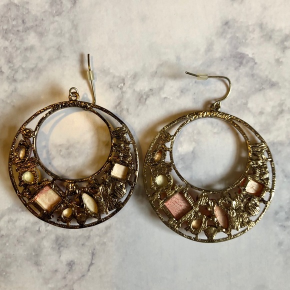 Studded earrings - Picture 2 of 3